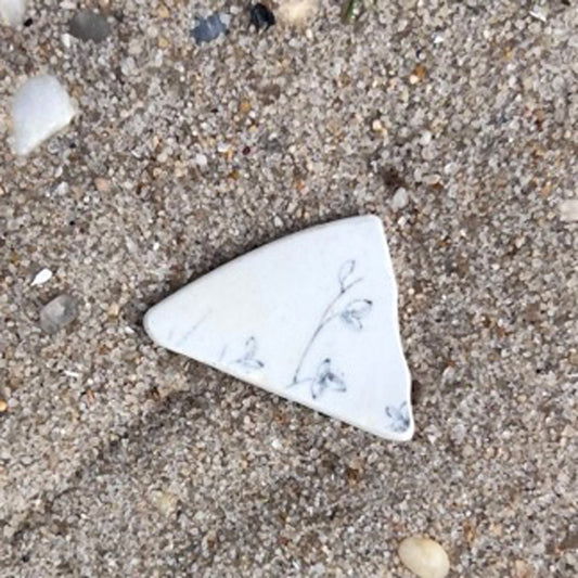 White Triangle with Leaves Sea Pottery